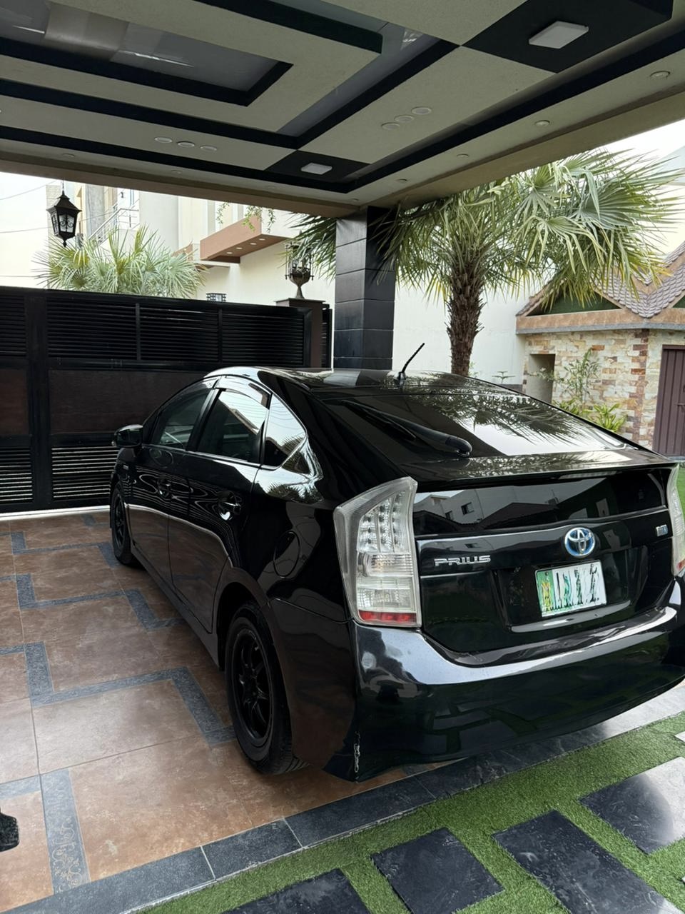 BEST BLACK PRIUS 2010/2014