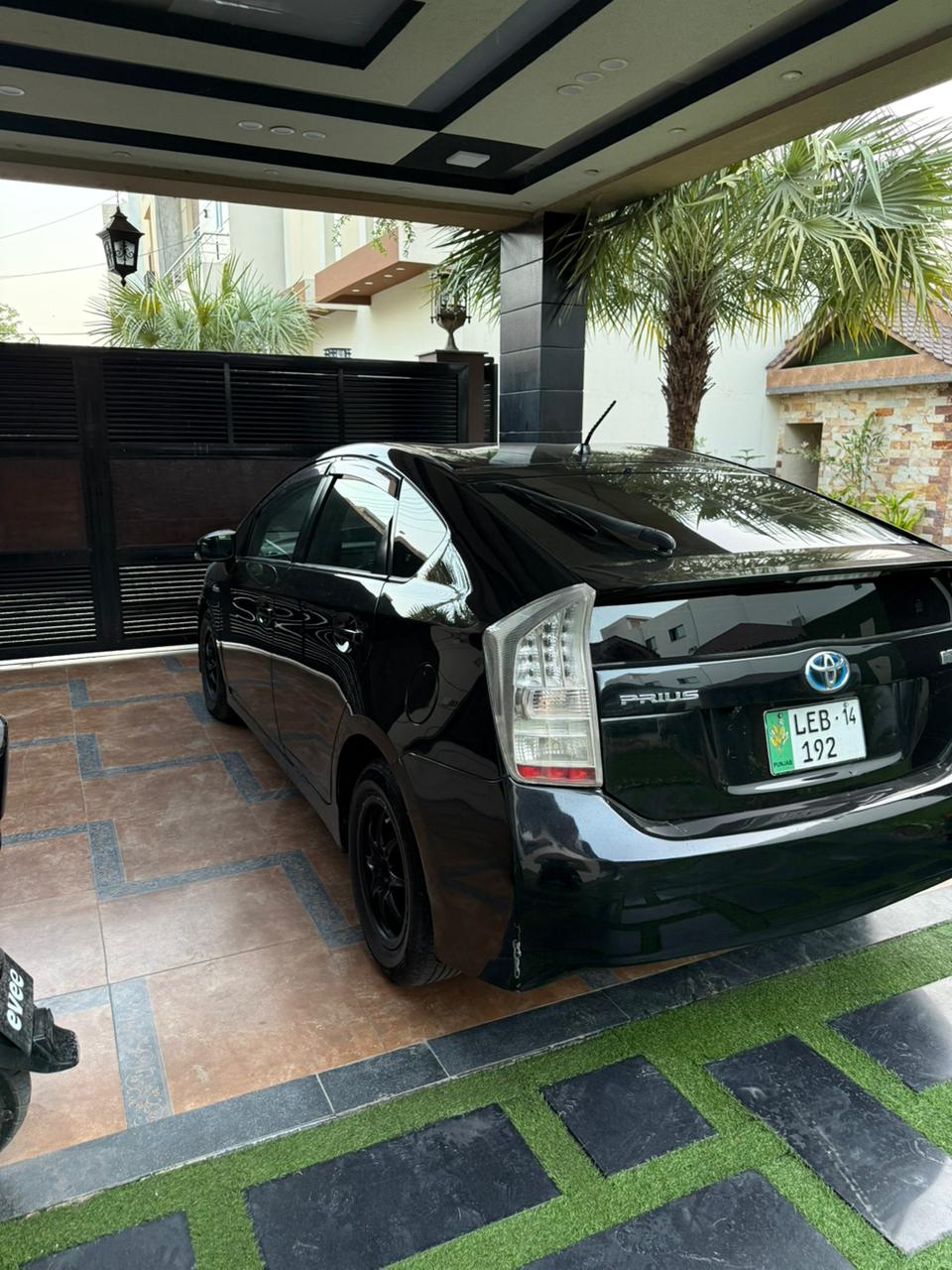 BEST BLACK PRIUS 2010/2014